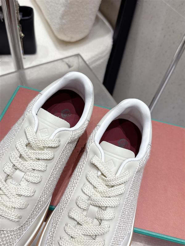 2025112815365874 310